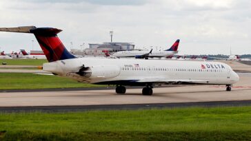close-call-at-atlanta-airport-forces-delta-anti-collision-alarms-to-sound