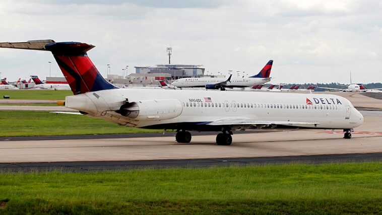 close-call-at-atlanta-airport-forces-delta-anti-collision-alarms-to-sound