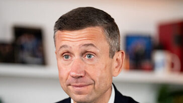 report:-dnc-loses-nearly-$29k-to-scammer-posing-as-chairman-ken-martin