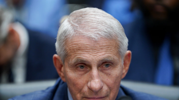 watch:-obstinate-anthony-fauci-pleads-the-fifth-when-asked-if-a-red-folder-is-in-front-of-him