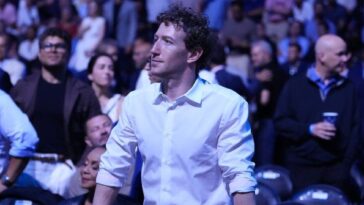 ‘incredible-moment-in-history’:-mark-zuckerberg-advocates-for-widespread-access-to-ai-superintelligence