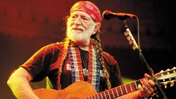 willie-nelson-urges-americans-to-fight-‘water-thieving’-ai-data-centers-devouring-rural-texas-farmland