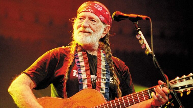 willie-nelson-urges-americans-to-fight-‘water-thieving’-ai-data-centers-devouring-rural-texas-farmland