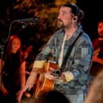 a-deal-put-noah-kahan’s-music-on-meta-now-he’s-mad-trump-can-use-it.