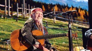 willie-nelson-says-americans-must-fight-‘water-thieving’-ai-data-centers-‘invading’-texas-farmland