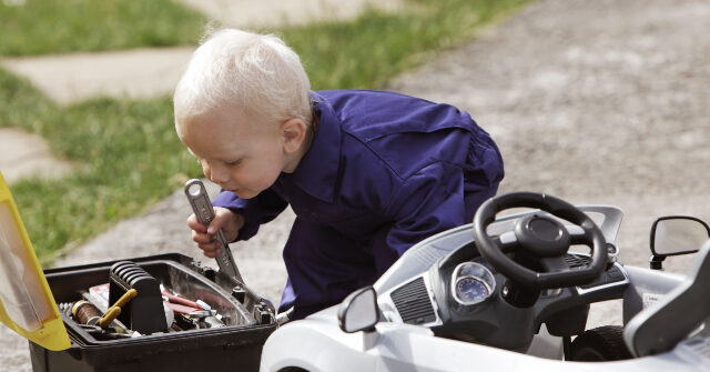 idaho-boy’s-dream-of-kid-sized-garage-comes-true-after-he-overcomes-brain-tumor