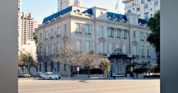 developing:-bomb-threat-in-us-embassy-in-argentina-leads-to-evacuation-of-the-building-–-all-staff-are-safe