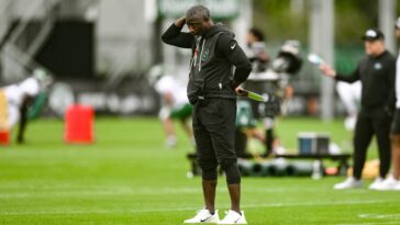 aaron-glenn’s-temper-boils-over-in-first-jets-practice-of-training-camp