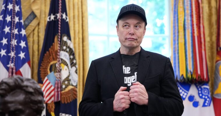 elon-musk-set-to-swoop-in-and-give-republicans-a-last-minute-midterms-boost:-report