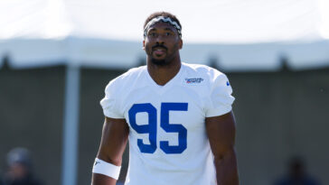 myles-garrett-not-a-part-of-aaron-donald’s-‘difficult’-decision-to-return-to-rams