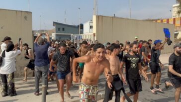 now-–-thousands-of-illegal-african-migrants-from-morocco-storm-the-spanish-border-in-the-enclave-of-ceuta-(shock-videos)