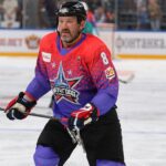 washington-capitals-star-alex-ovechkin-crashes-a-couple’s-wedding-photo-shoot-on-a-hotel-staircase