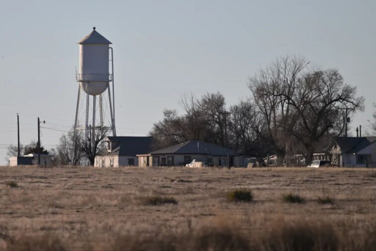 colorado-town-abandoned-after-all-public-officials-resign,-drinking-water-ruled-health-hazard