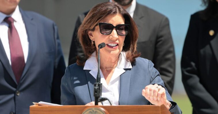 ny-sheriff-defies-kathy-hochul’s-new-law-that-seeks-to-block-law-enforcement-from-working-with-ice