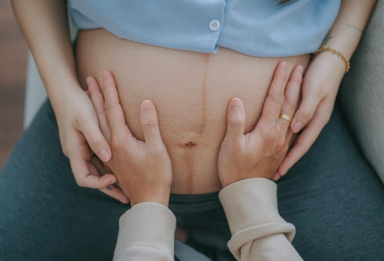 watch-the-unmistakable-miracle-of-life-as-unborn-baby-smiles-at-dad’s-voice