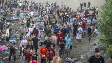 why-did-nearly-60,000-african-migrants-storm-spain’s-beaches?