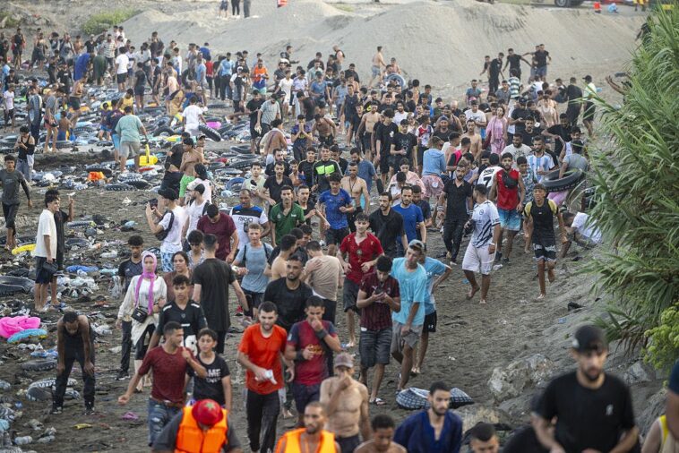 why-did-nearly-60,000-african-migrants-storm-spain’s-beaches?