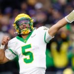 oregon-ducks-tight-end-reveals-unique-(and-smelly)-way-quarterback-dante-moore-bonds-with-teammates