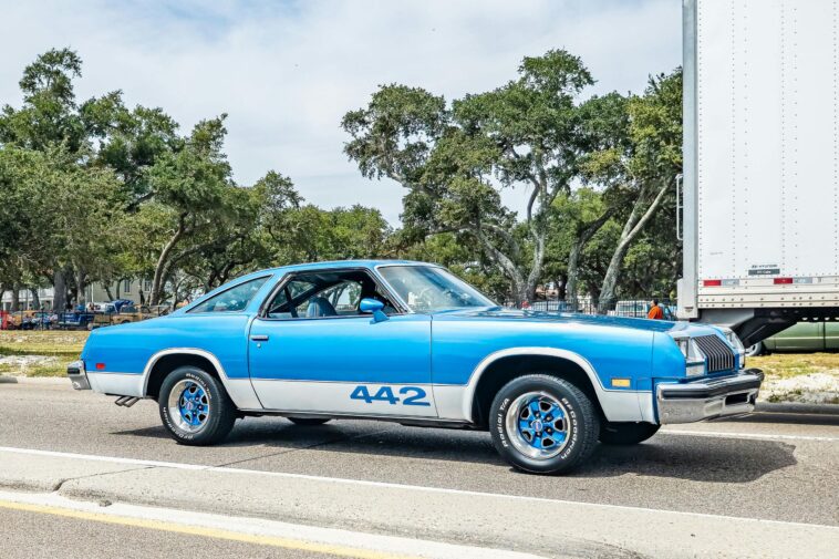 why-a-‘vocal-minority’-is-pushing-back-on-new-car-tech