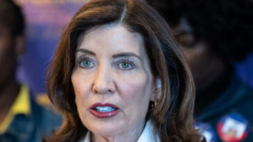 report:-poll-shows-gov.-hochul-clinging-to-4-point-lead-as-voters-sour