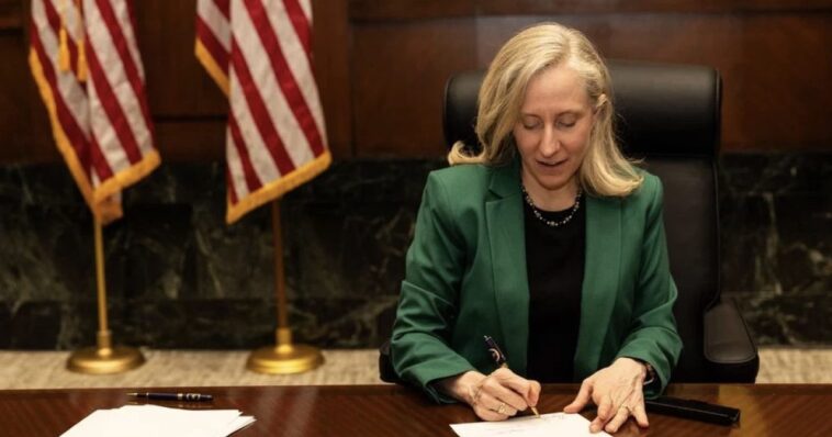 just-in:-“a-shameful-relic-of-our-jim-crow-past”-–-democrat-virginia-governor-abigail-spanberger-restores-voting-rights-for-66,000-felons-before-midterms