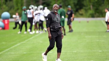 aaron-glenn-making-right-play-calling-decision-after-last-year’s-jets-error