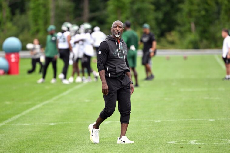 aaron-glenn-making-right-play-calling-decision-after-last-year’s-jets-error