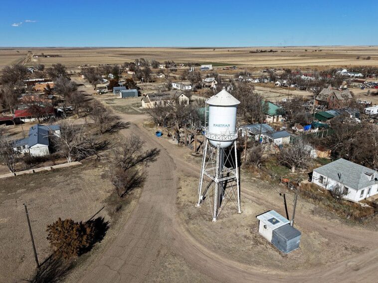town-declared-‘abandoned’-after-every-official-resigns-over-water-crisis,-fraud-scandal