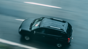 watch:-rogue-tire-smashes-into-suv’s-front-end-on-philadelphia-highway