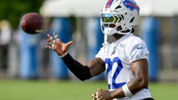 safety-cj.-gardner-johnson-carted-off-field-in-bills-injury-concern