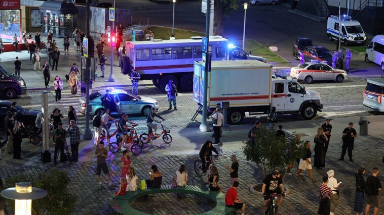 explosion-at-restaurant-in-central-moscow-leaves-three-dead,-more-than-a-dozen-injured