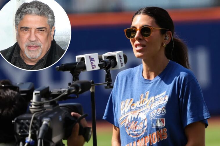 jamie-lynn-sigler-sings-national-anthem-at-mets-game-on-same-day-‘sopranos’-star-vincent-pastore-dies