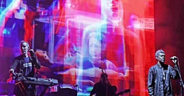 british-band-massive-attack-banned-in-singapore-over-pro-palestinian-flag-display