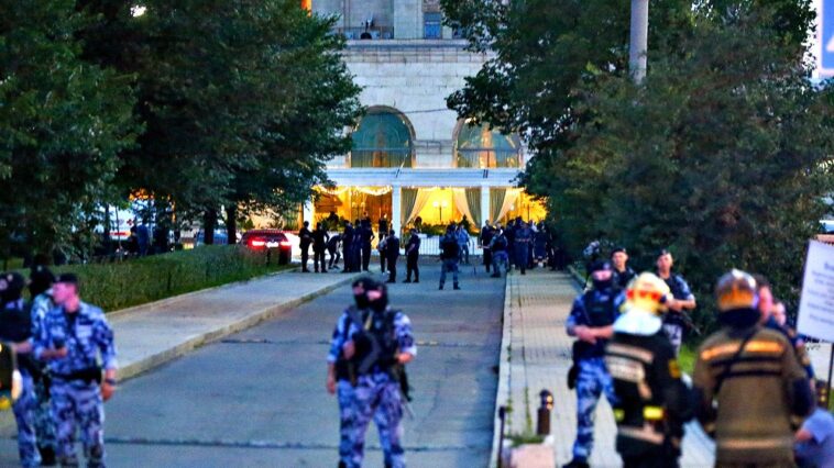 mayor-calls-upscale-restaurant-bombing-a-‘brutal-terrorist-act’-after-3-killed,-21-injured