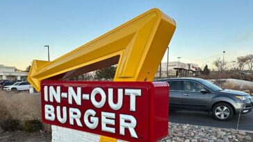 reports:-good-guy-with-gun-fires-back-at-in-n-out-attacker