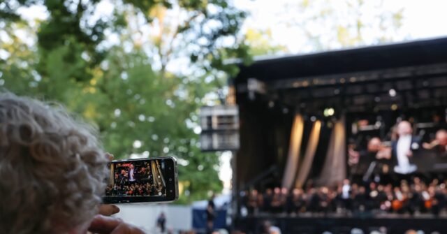 ai-assisted-staging-draws-boos-at-the-richard-wagner-festival-in-germany