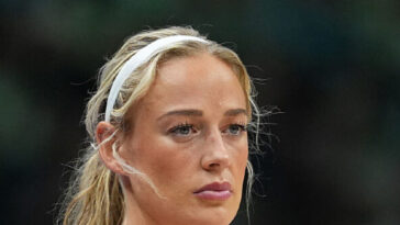 video:-sophie-cunningham-elbowed-in-the-face-during-contentious-wnba-game,-refs-call-foul-on-cunningham