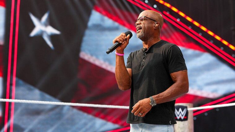 darius-rucker-sets-tone-for-wwe-summerslam-with-national-anthem-performance-in-minneapolis
