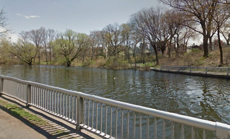 preschooler-nearly-drowns-in-nj-lake-—-but-quick-thinking-bystanders,-cops-save-her