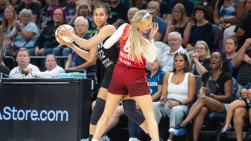 sophie-cunningham-takes-vicious-elbow-to-face,-and-fans-fume-at-what-refs-did-next