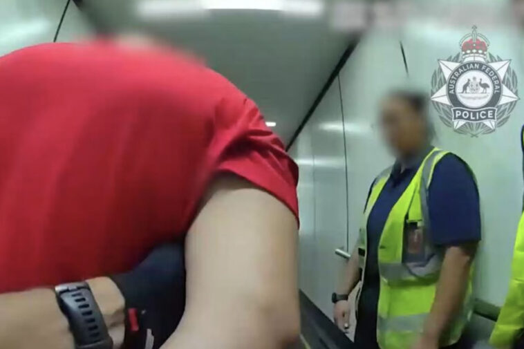 21-year-old-charged-with-assaulting-cabin-crew,-punching-passenger-on-flight-to-melbourne,-australia