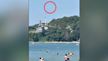 watch:-terrifying-footage-shows-ukrainian-drone-striking-black-sea-beach-resort-–-7-dead,-including-‌3-children,-and-10-injured