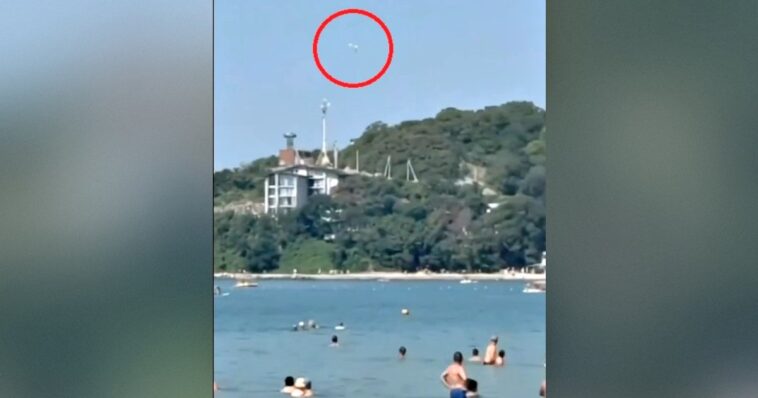 watch:-terrifying-footage-shows-ukrainian-drone-striking-black-sea-beach-resort-–-7-dead,-including-‌3-children,-and-10-injured