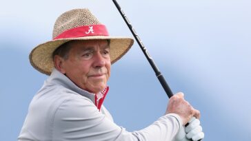 nick-saban’s-assistants-had-a-system-for-sneaking-onto-golf-courses-without-him-knowing,-until-it-backfired