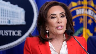 pirro-arrives-at-white-house-after-trump-says-she-‘choked,’-‘folded-like-an-umbrella’