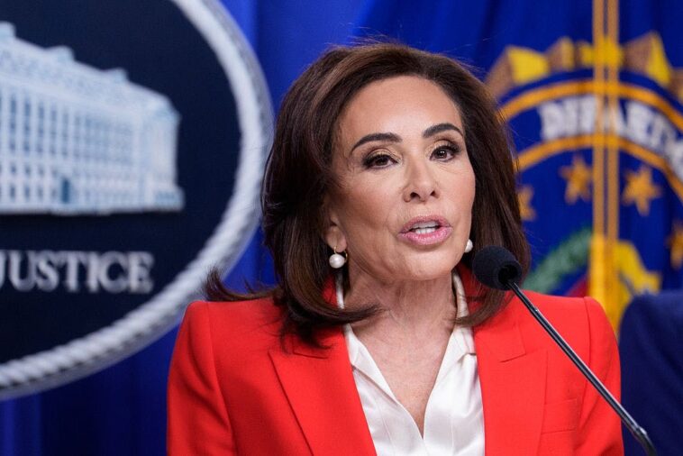 pirro-arrives-at-white-house-after-trump-says-she-‘choked,’-‘folded-like-an-umbrella’