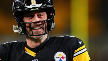 aaron-rodgers-rips-into-fauci-during-live-on-espn