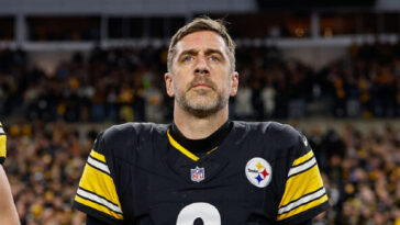 aaron-rodgers-calls-anthony-fauci-‘an-absolute-coward’