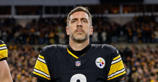 aaron-rodgers-calls-anthony-fauci-‘an-absolute-coward’