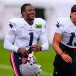 aj.-brown-dislocates-thumb-at-patriots-training-camp-—-but-is-completely-unfazed